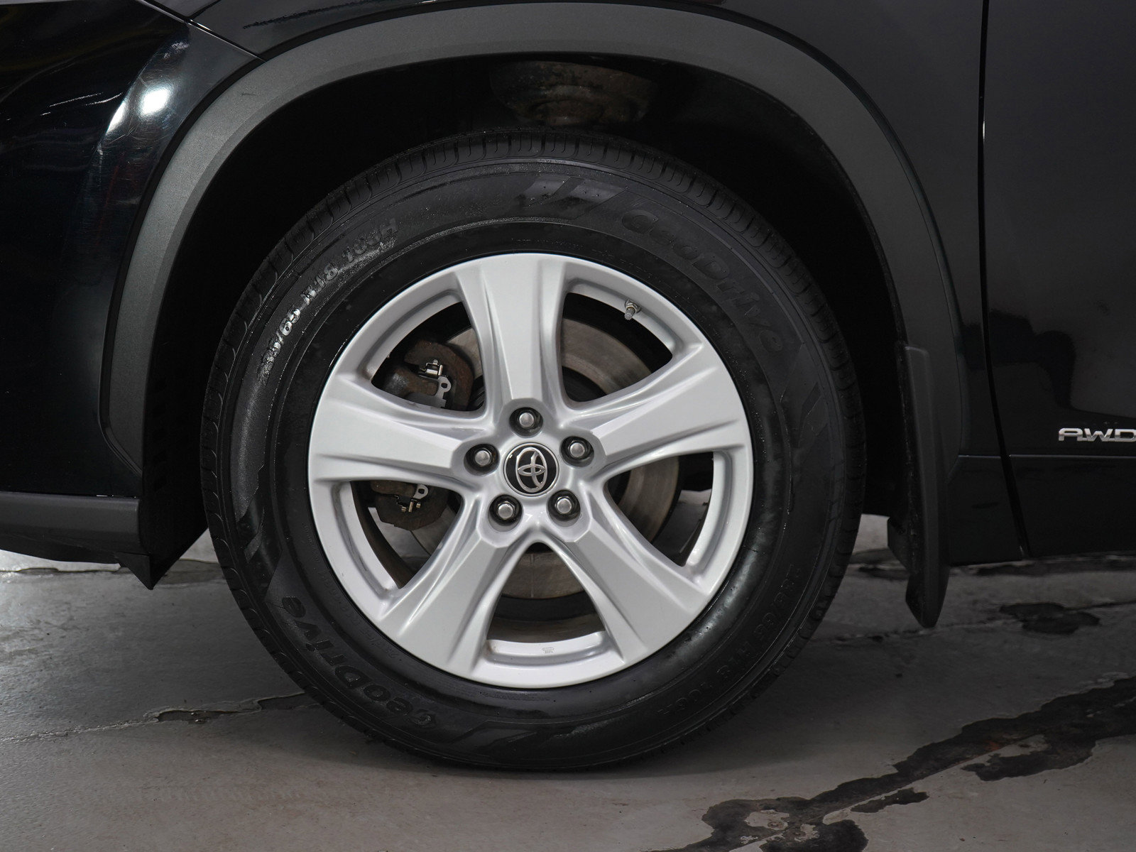 Used 2020 Toyota Highlander LE AWD/4WD image 30