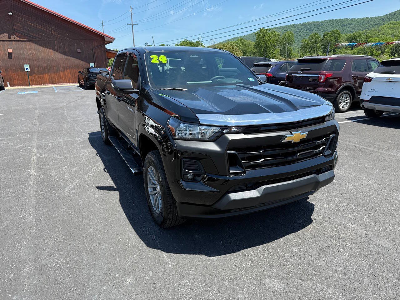 Used 2024 Chevrolet Colorado LT w/ LT Convenience Package II AWD/4WD image 1