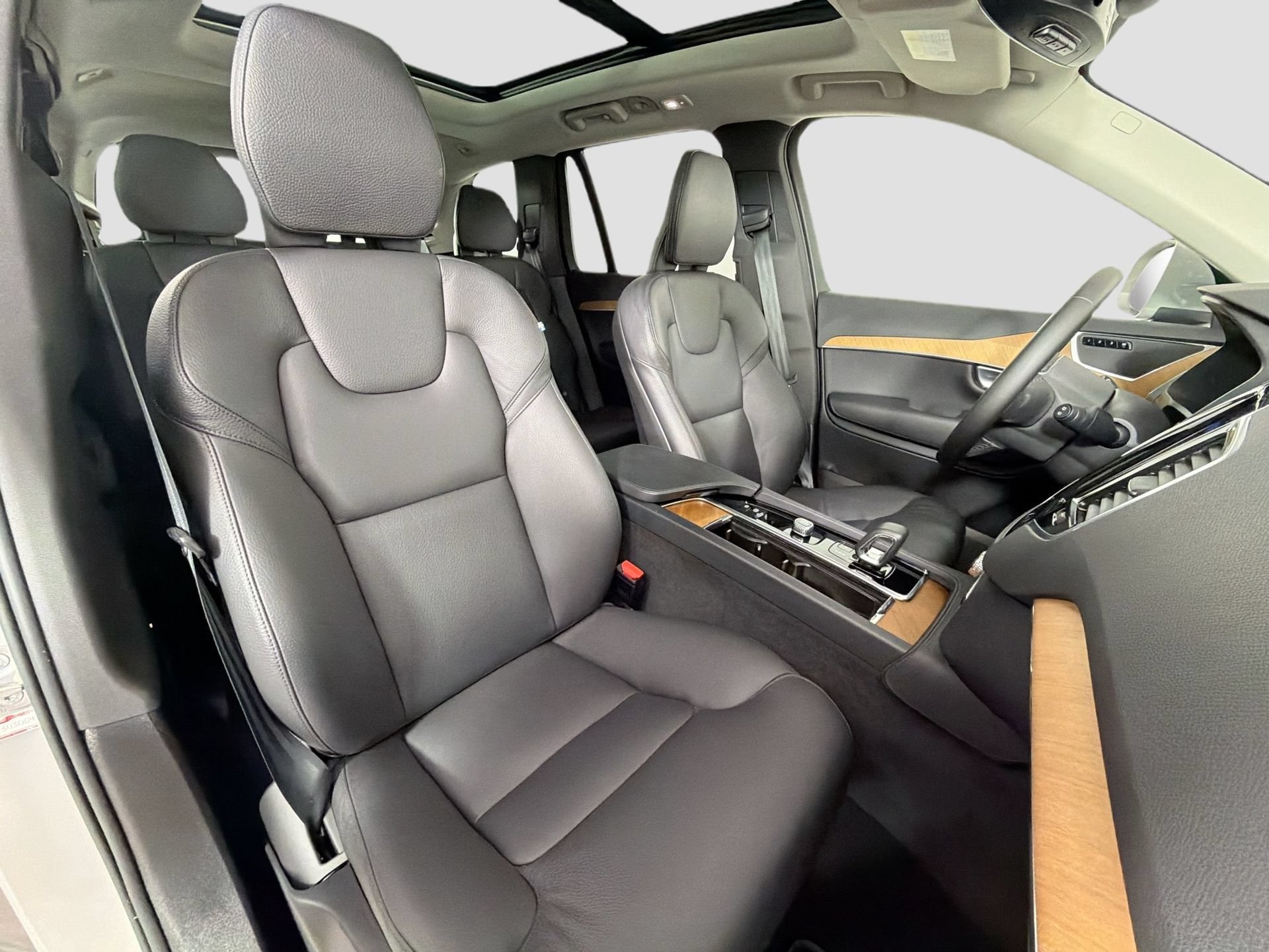 Used 2024 Volvo XC90 B6 Plus AWD/4WD image 30
