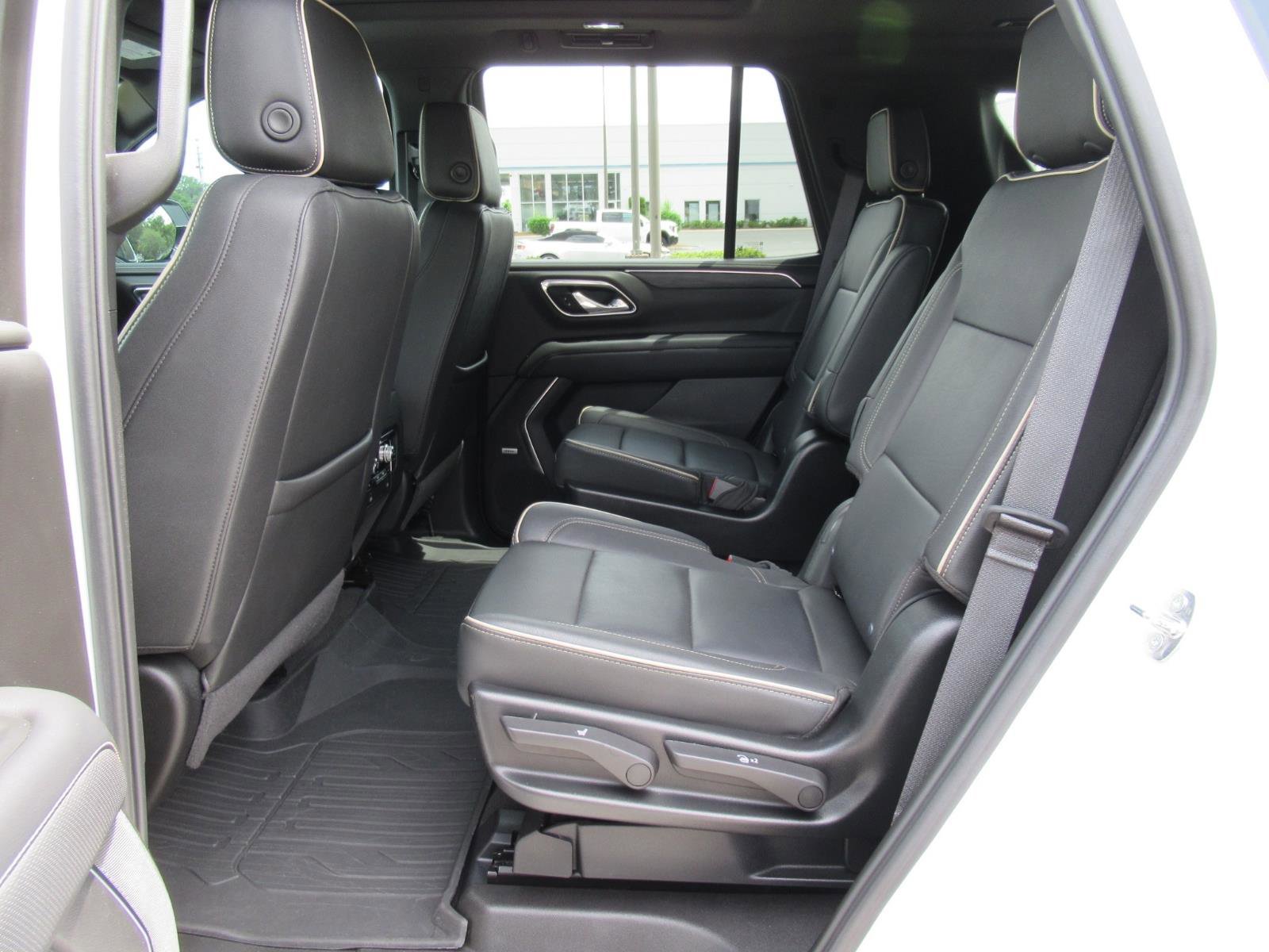 Used 2024 GMC Yukon SLT w/ SLT Luxury Package RWD image 35