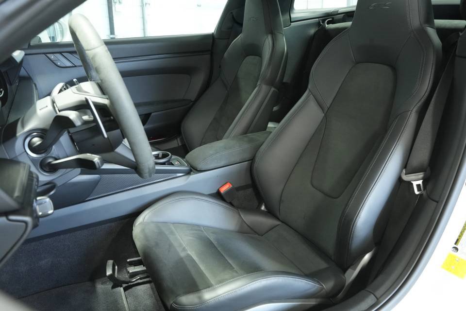 Used 2023 Porsche 911 Targa 4 GTS image 5