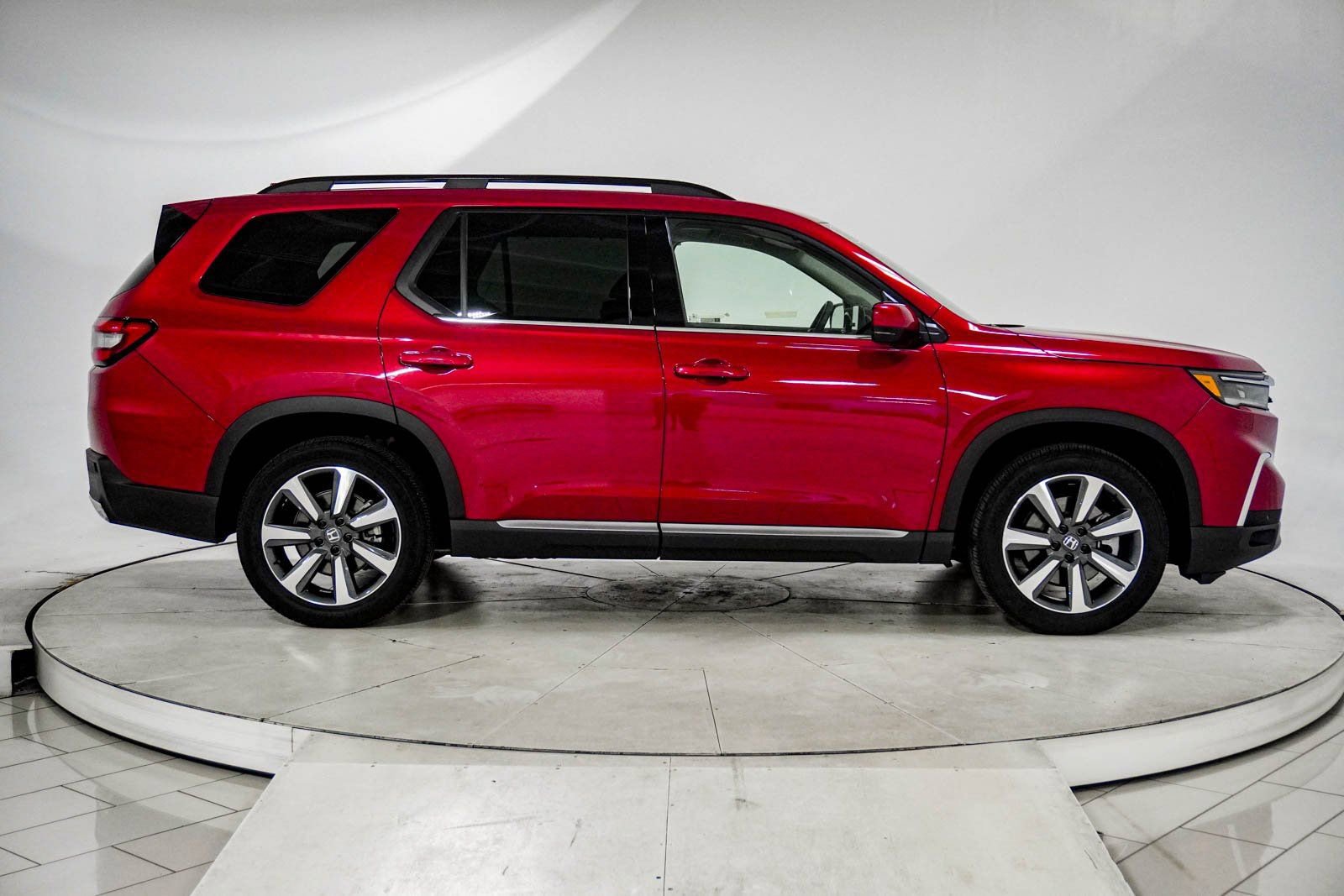 Certified 2025 Honda Pilot Elite image 13