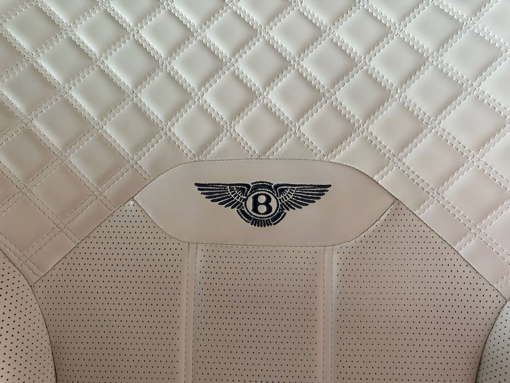 Used 2021 Bentley Bentayga image 13