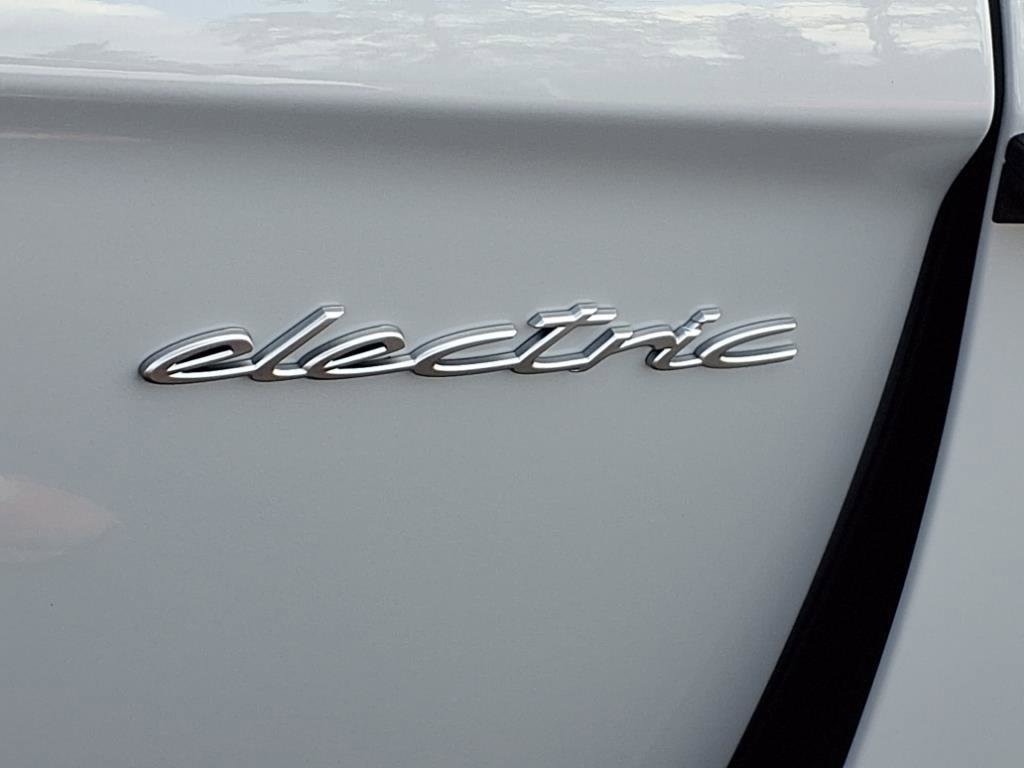 New 2025 Porsche Taycan image 33