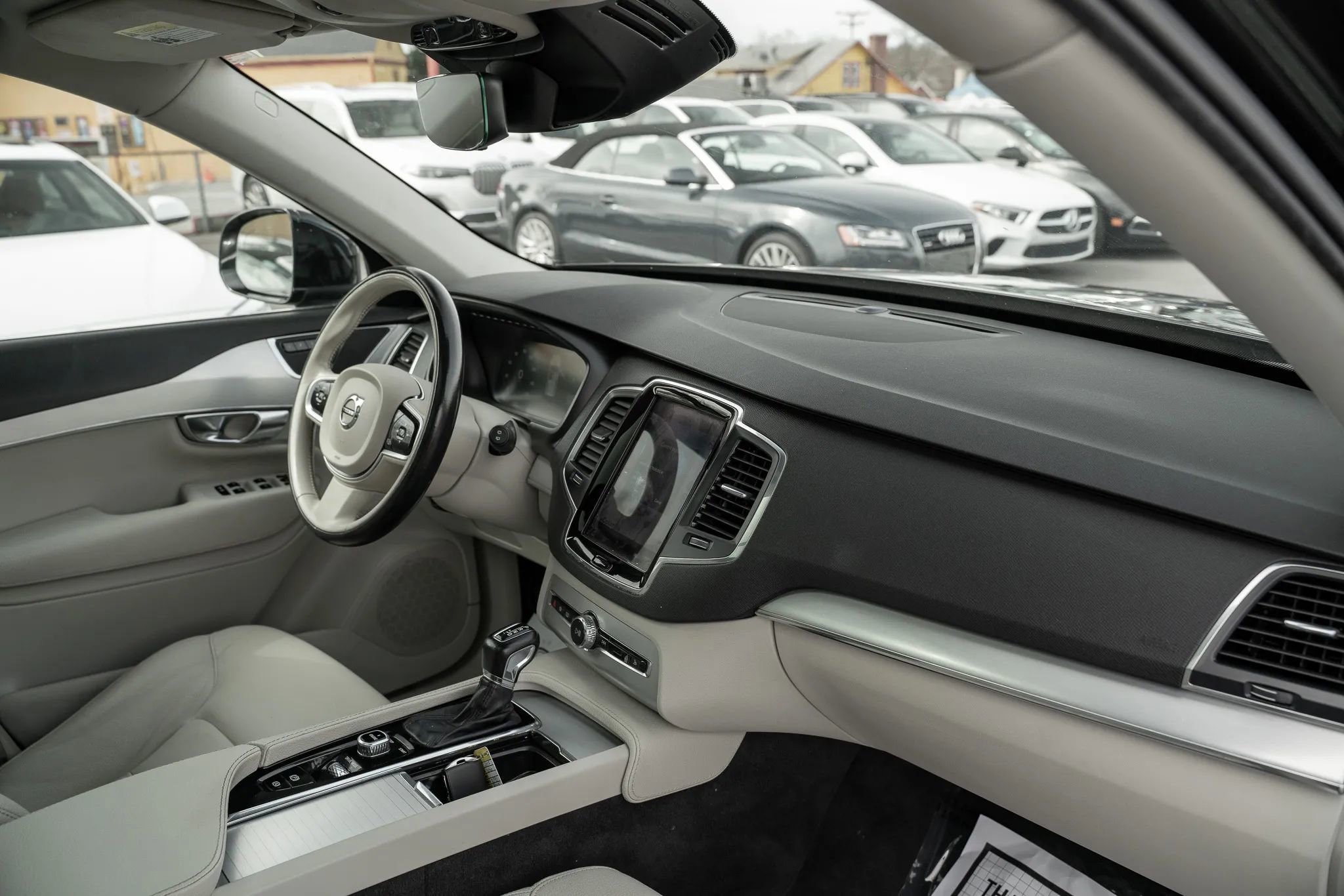 Used 2017 Volvo XC90 T6 Momentum w/ Vision Package image 14