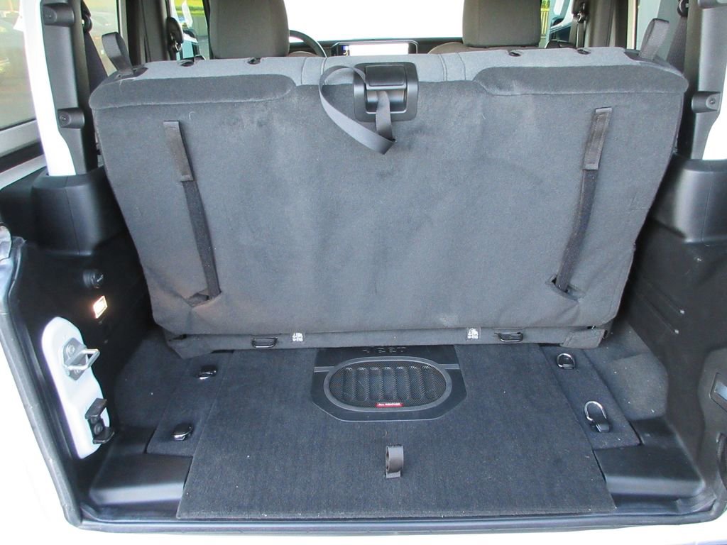 Used 2024 Jeep Wrangler Rubicon w/ Capability Package AWD/4WD image 12