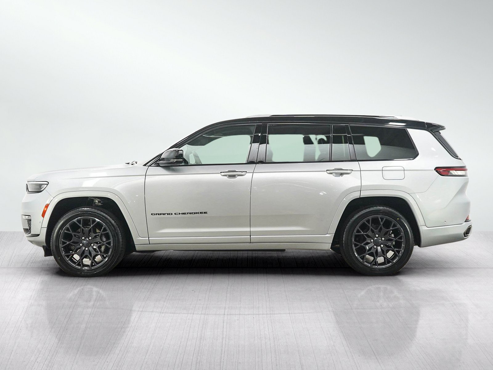 Used 2023 Jeep Grand Cherokee L Summit AWD/4WD image 2