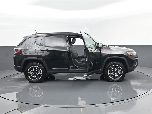 Used 2024 Jeep Compass Trailhawk image 25