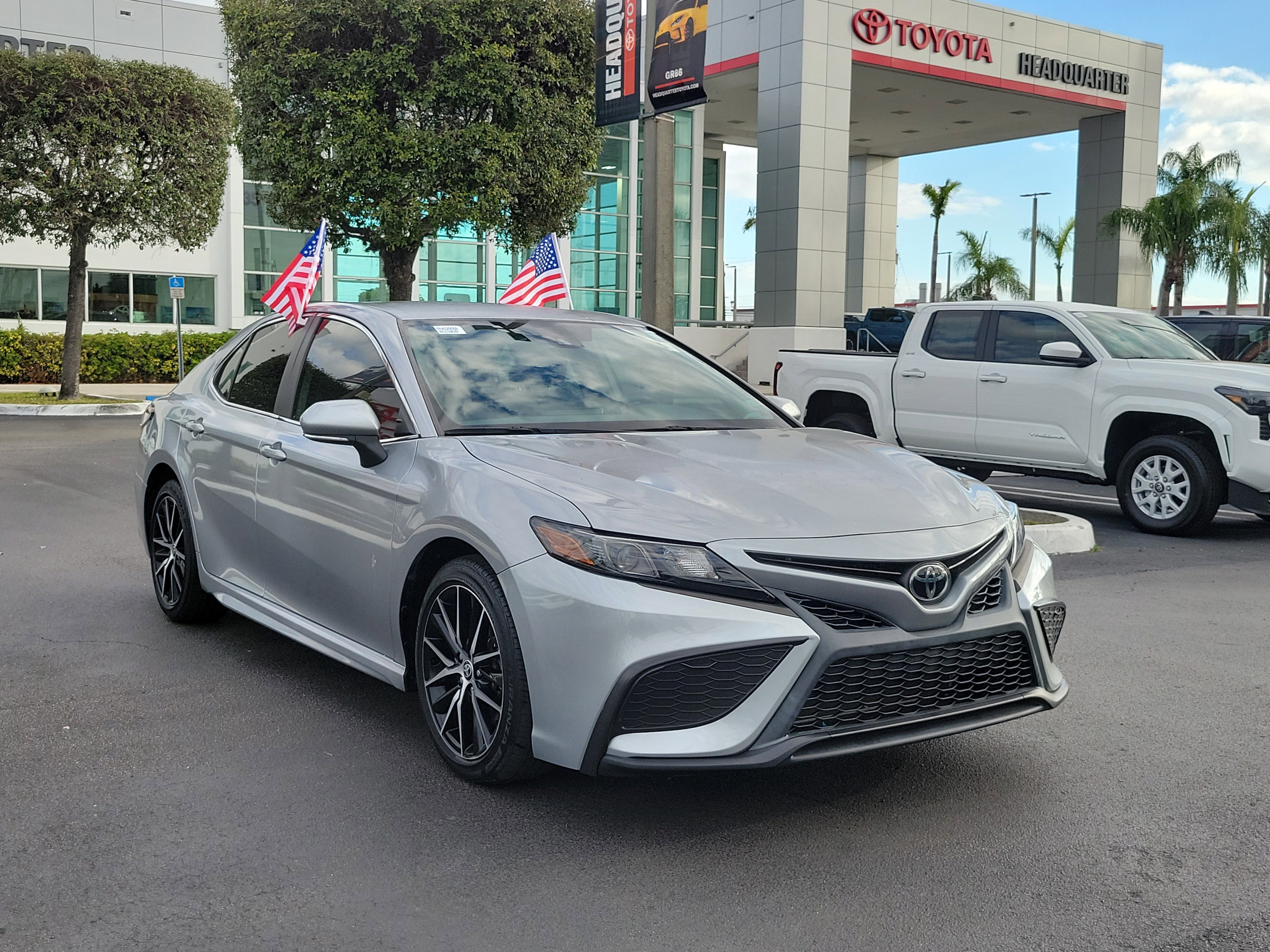 Used 2022 Toyota Camry SE video 2