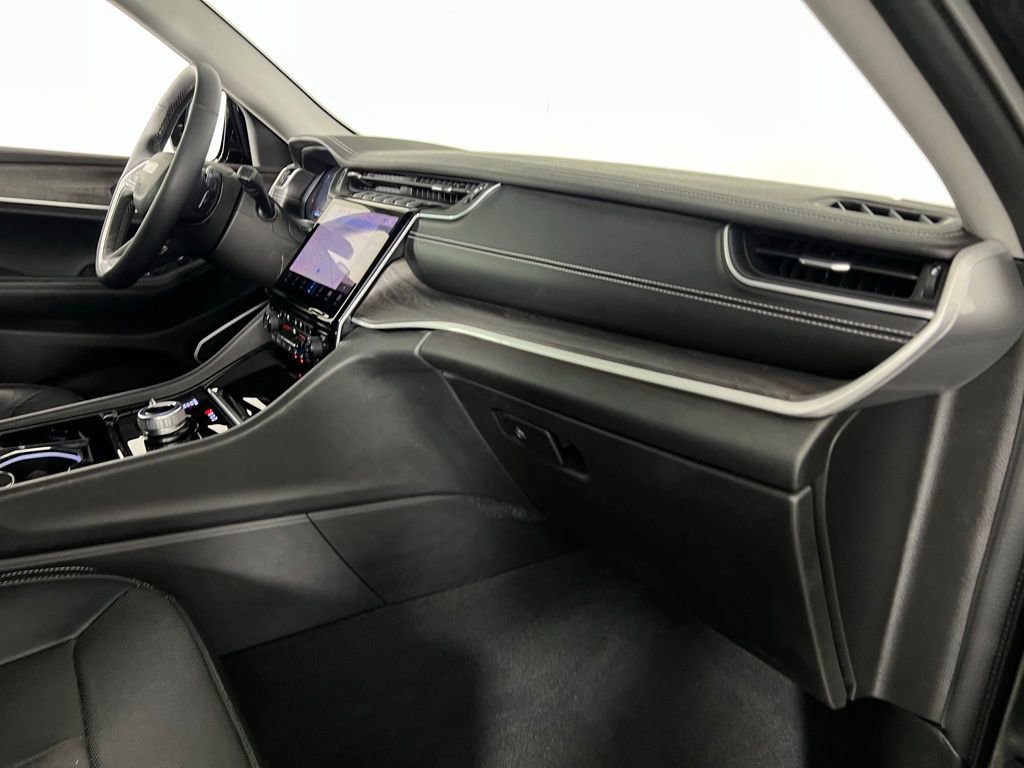 Used 2023 Jeep Grand Cherokee Limited w/ Luxury Tech Group II image 34