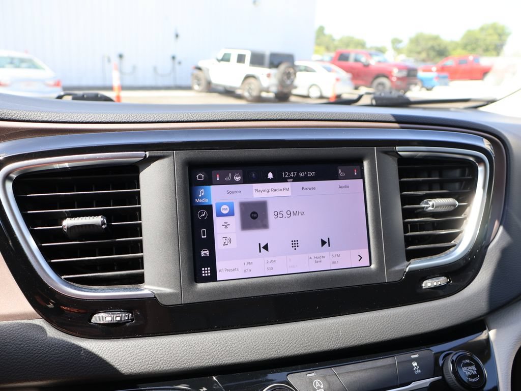 Used 2023 Chrysler Voyager LX FWD image 34
