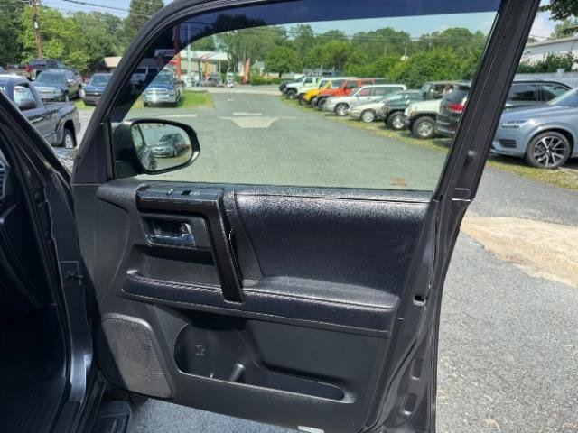 Used 2019 Toyota 4Runner TRD Off-Road AWD/4WD image 10