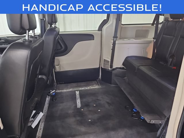 Used 2013 Chrysler Town & Country Touring FWD image 22