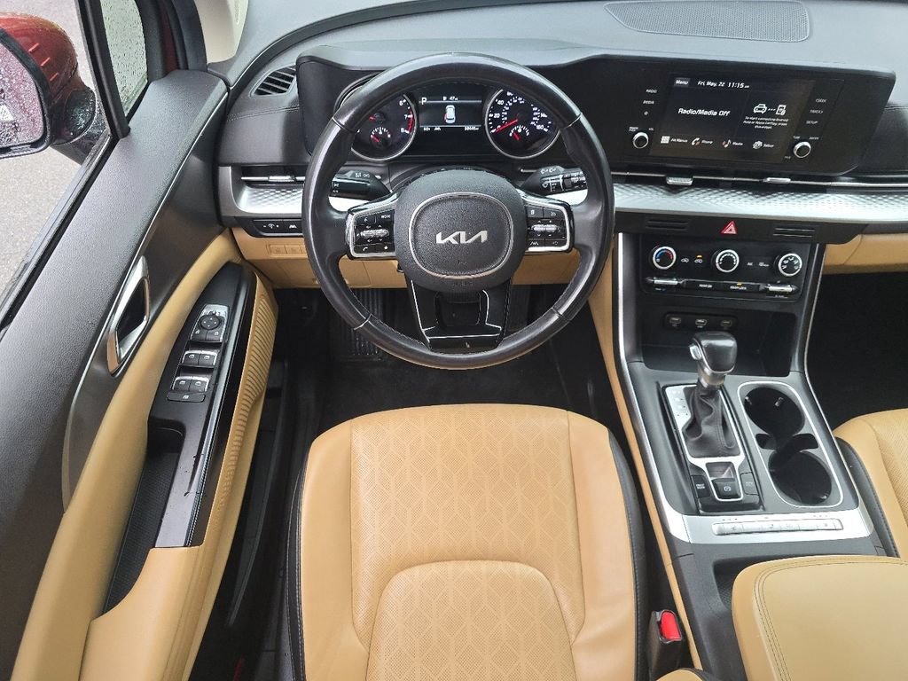 Used 2023 Kia Carnival LX FWD image 18
