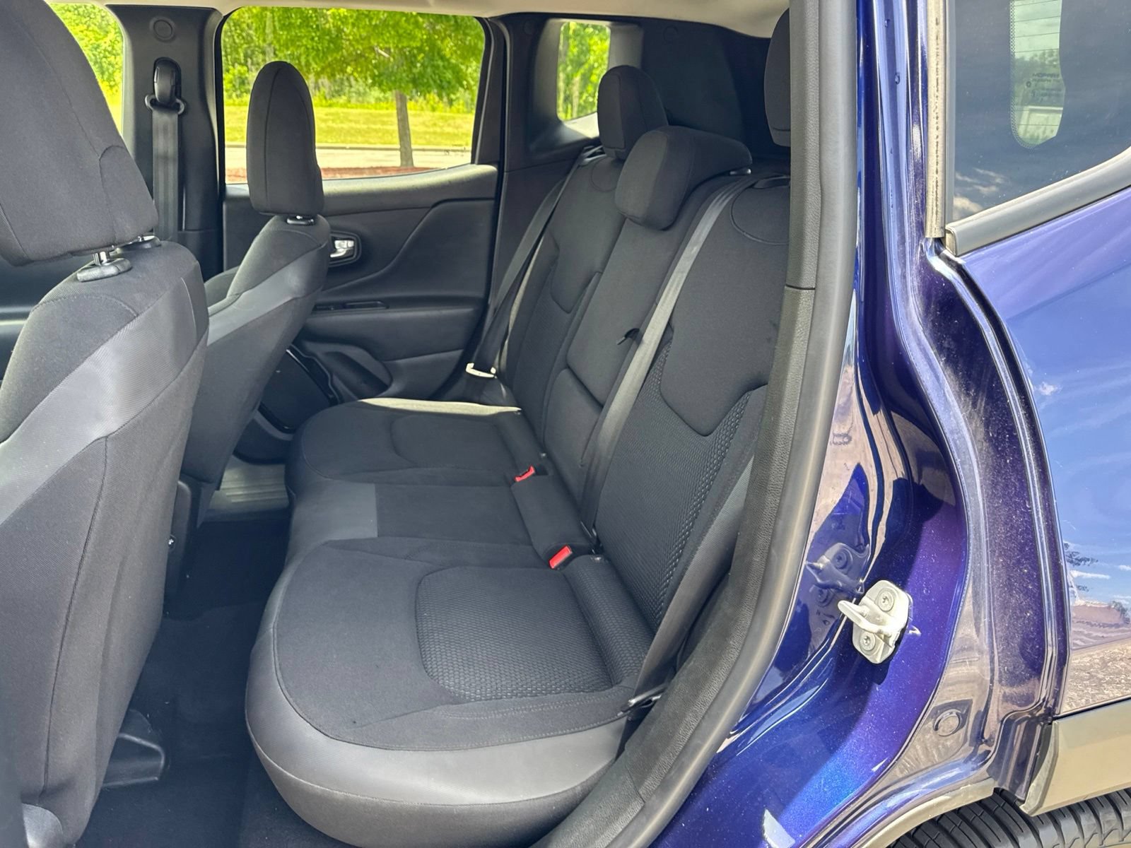 Used 2018 Jeep Renegade Altitude w/ Cold Weather Group FWD image 14