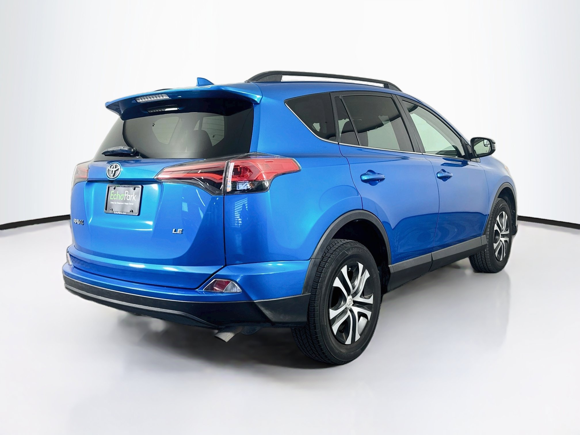 Used 2018 Toyota RAV4 LE w/ Carpet Mat Package FWD image 9