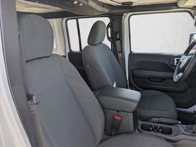 Used 2026 Jeep Wrangler Unlimited Sahara AWD/4WD image 17