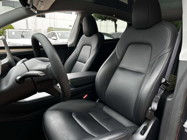 Used 2024 Tesla Model Y Long Range AWD/4WD image 25