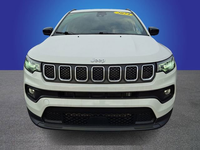 Used 2024 Jeep Compass Latitude image 2