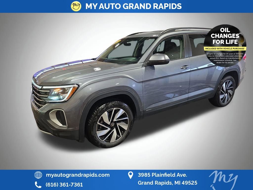 Used 2025 Volkswagen Atlas SE image 3