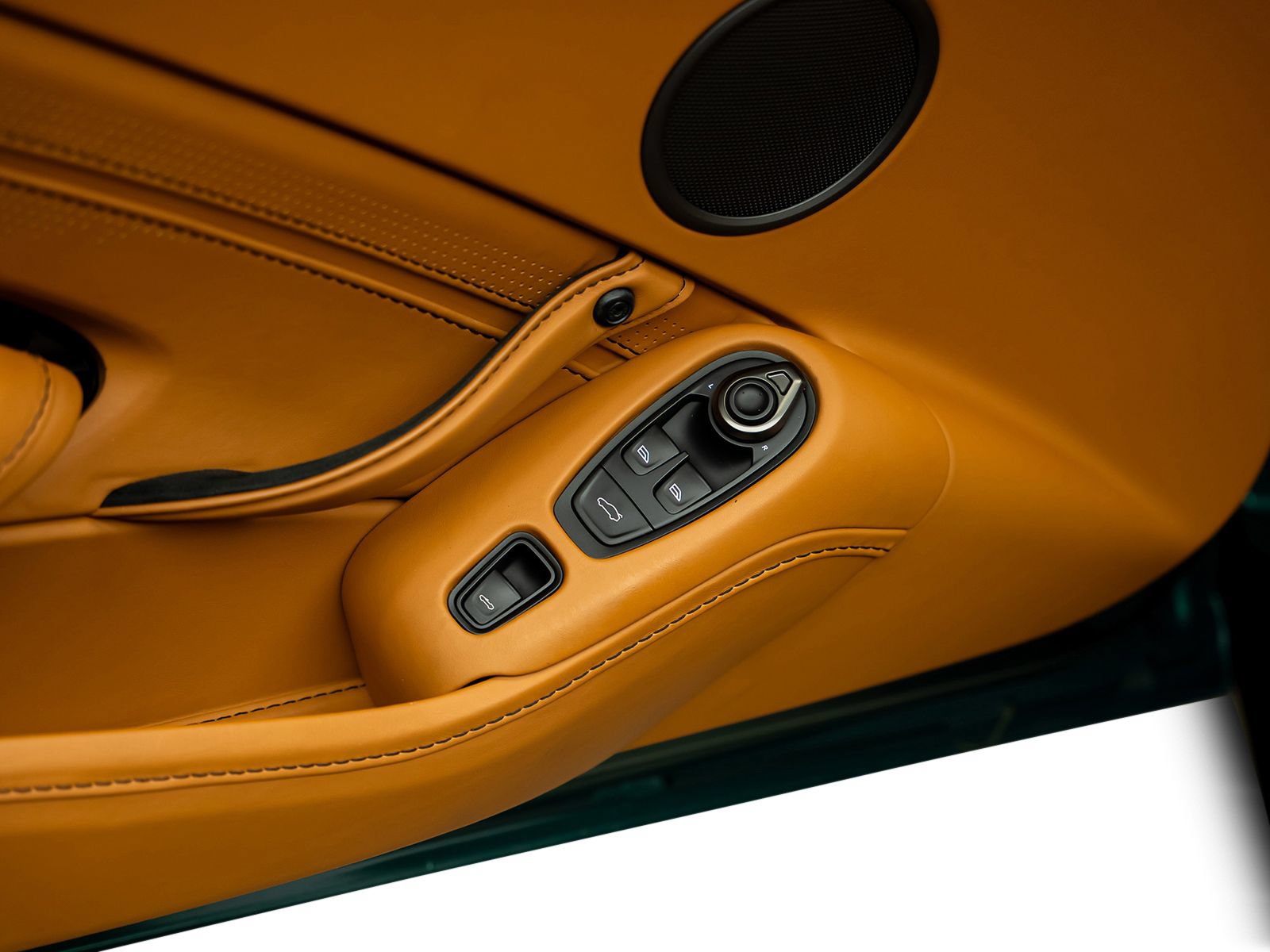 Used 2023 Aston Martin V8 Vantage Roadster RWD image 55