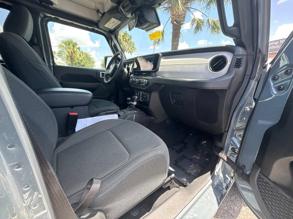Used 2025 Jeep Gladiator Sport AWD/4WD image 22