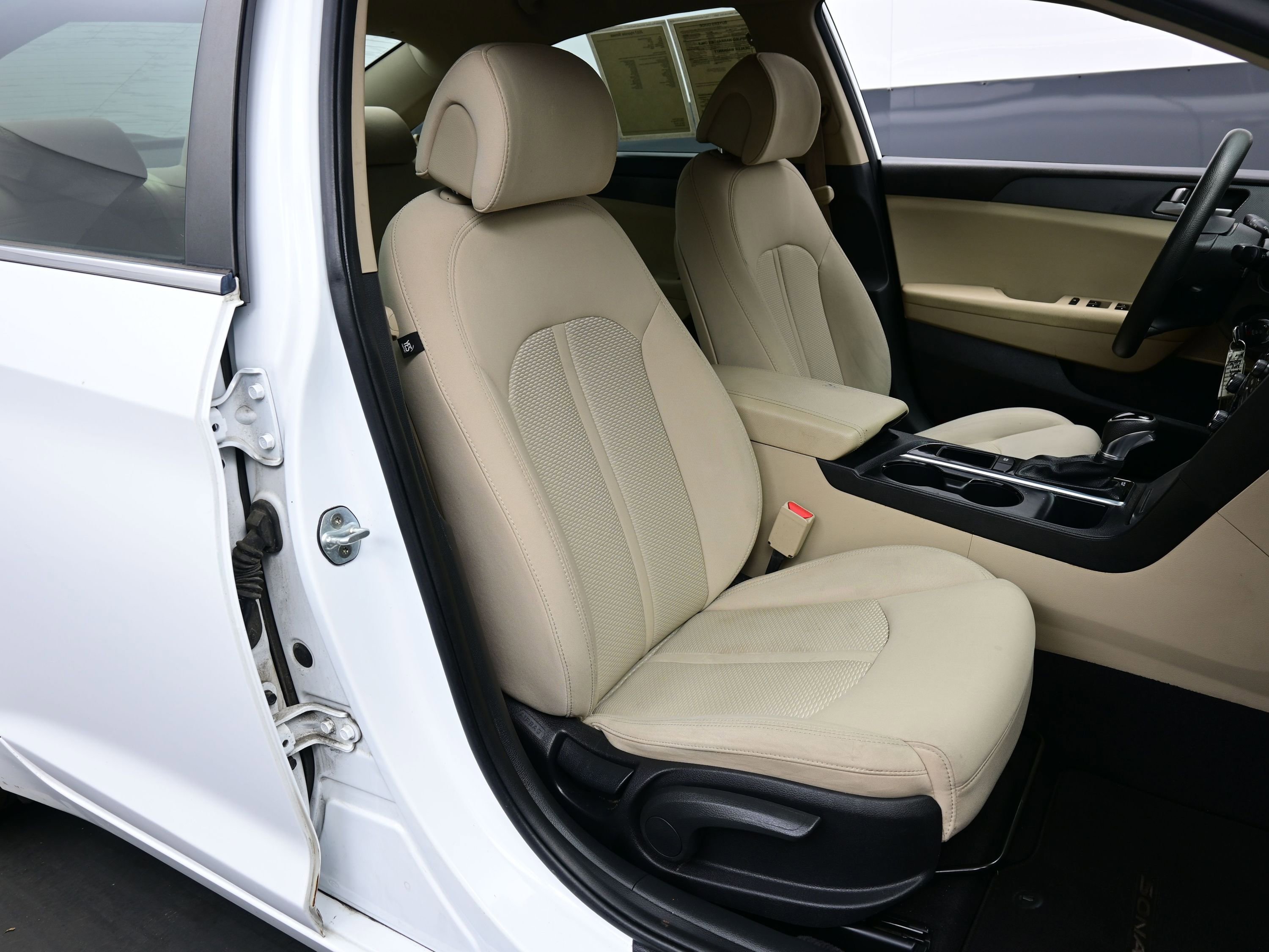 Used 2017 Hyundai Sonata SE w/ Cargo Package image 12