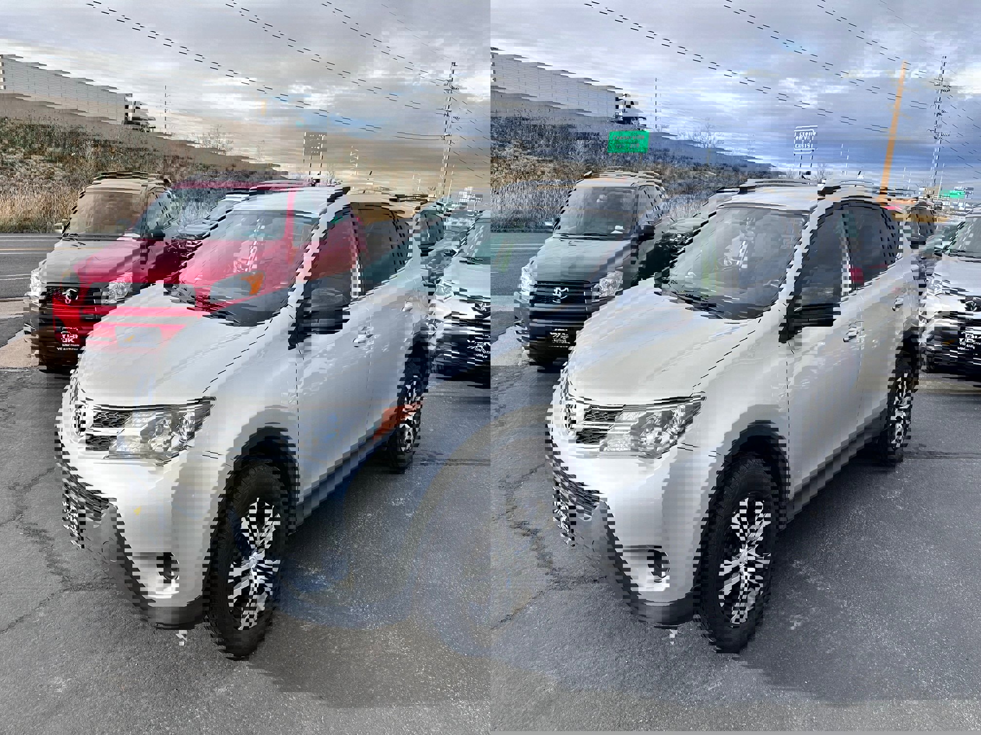 Used 2015 Toyota RAV4 LE image 2