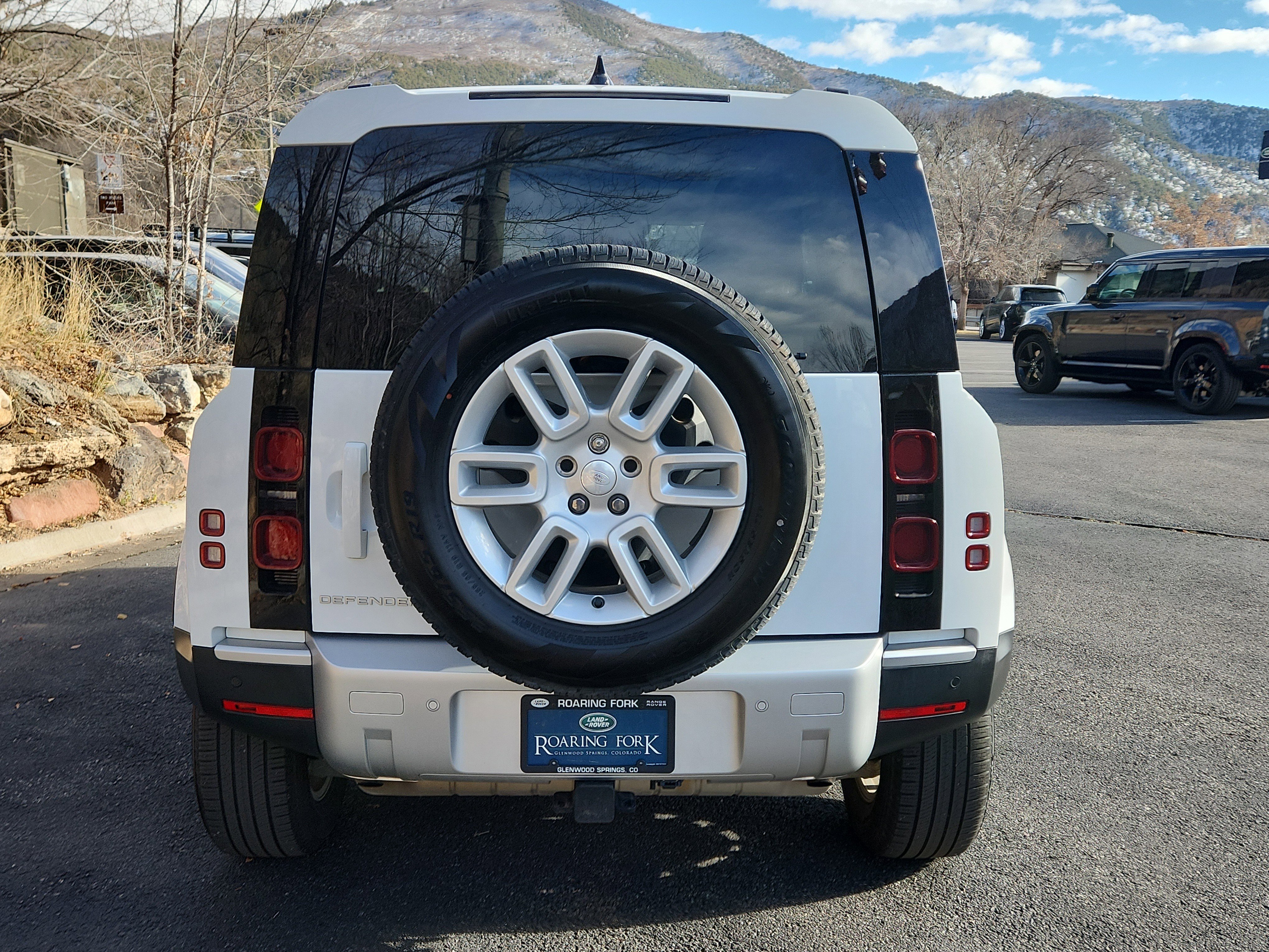 Used 2025 Land Rover Defender 90 S image 4