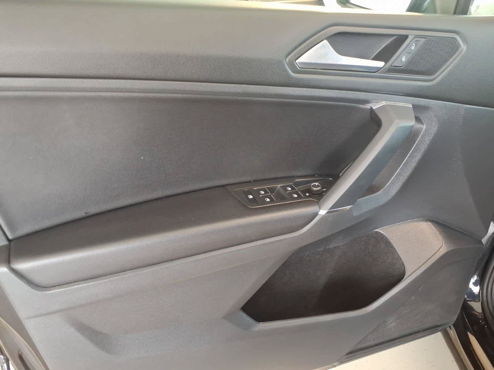 Used 2020 Volkswagen Tiguan SE R-Line AWD/4WD image 16