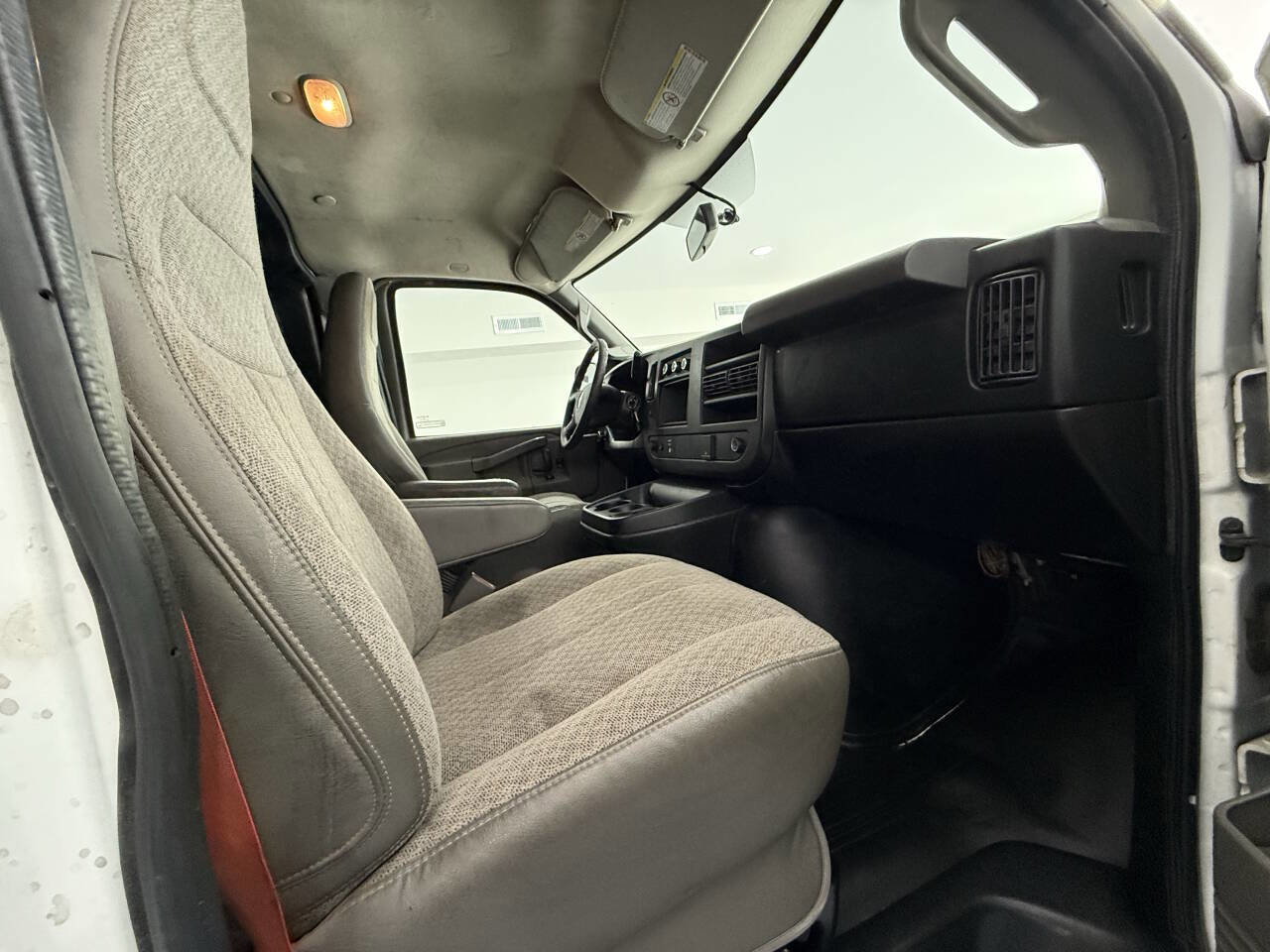 Used 2017 Chevrolet Express 2500 image 23