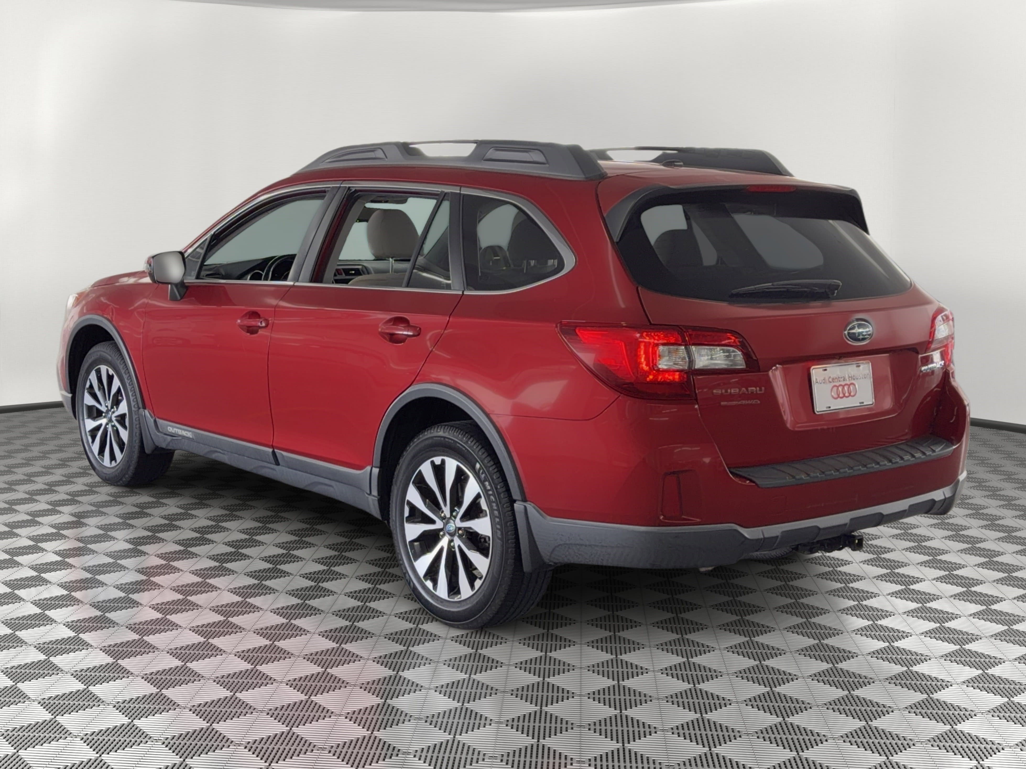 Used 2015 Subaru Outback 2.5i Limited AWD/4WD image 3