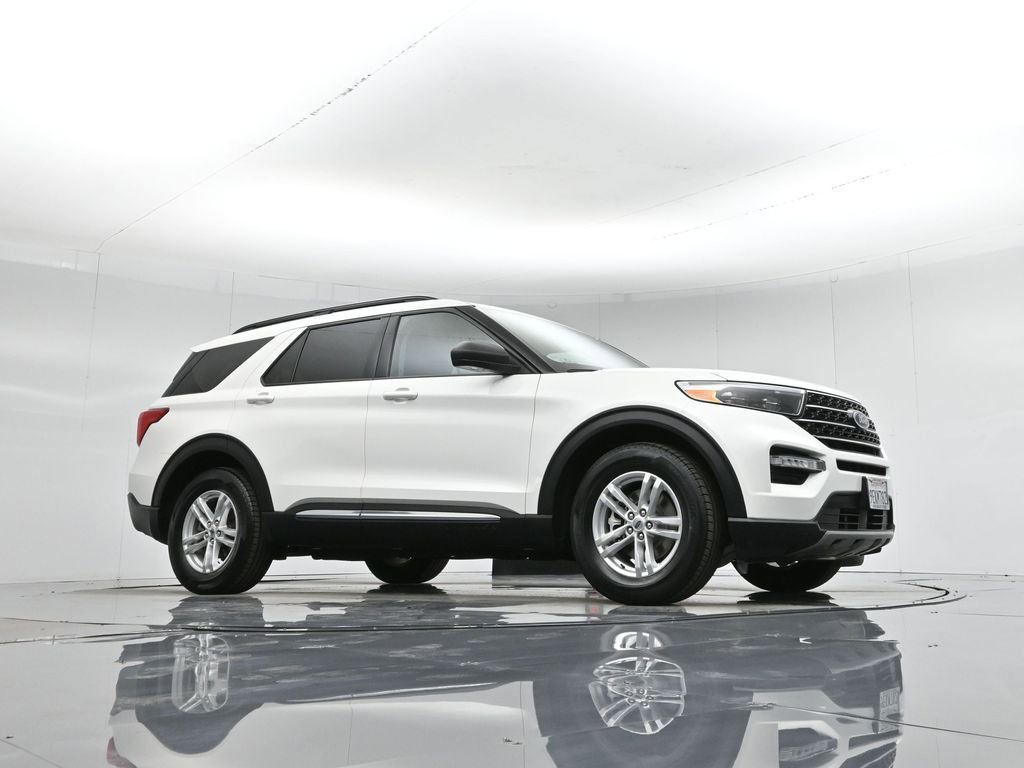 Certified 2023 Ford Explorer XLT w/ Equipment Group 202A image 4