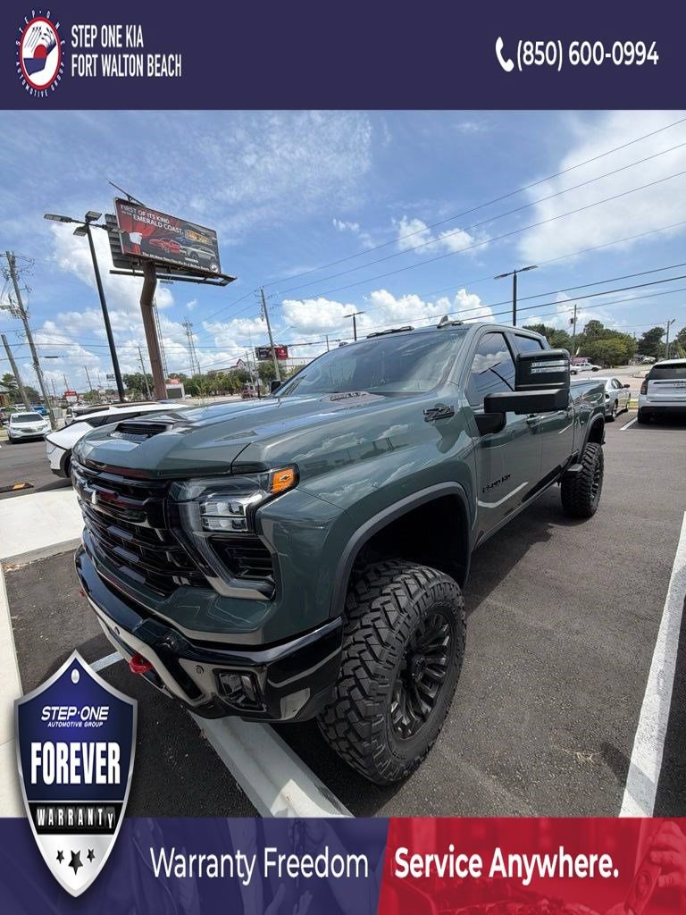 Used 2025 Chevrolet Silverado 2500 LT w/ Trail Boss Package AWD/4WD image 1