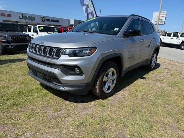 Used 2024 Jeep Compass Latitude w/ Convenience Group image 3