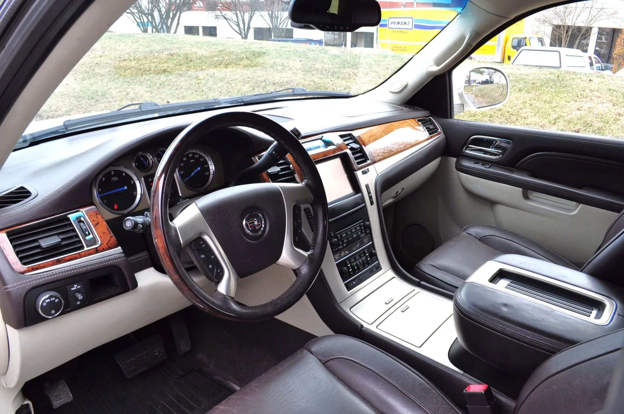 Used 2013 Cadillac Escalade Platinum image 7