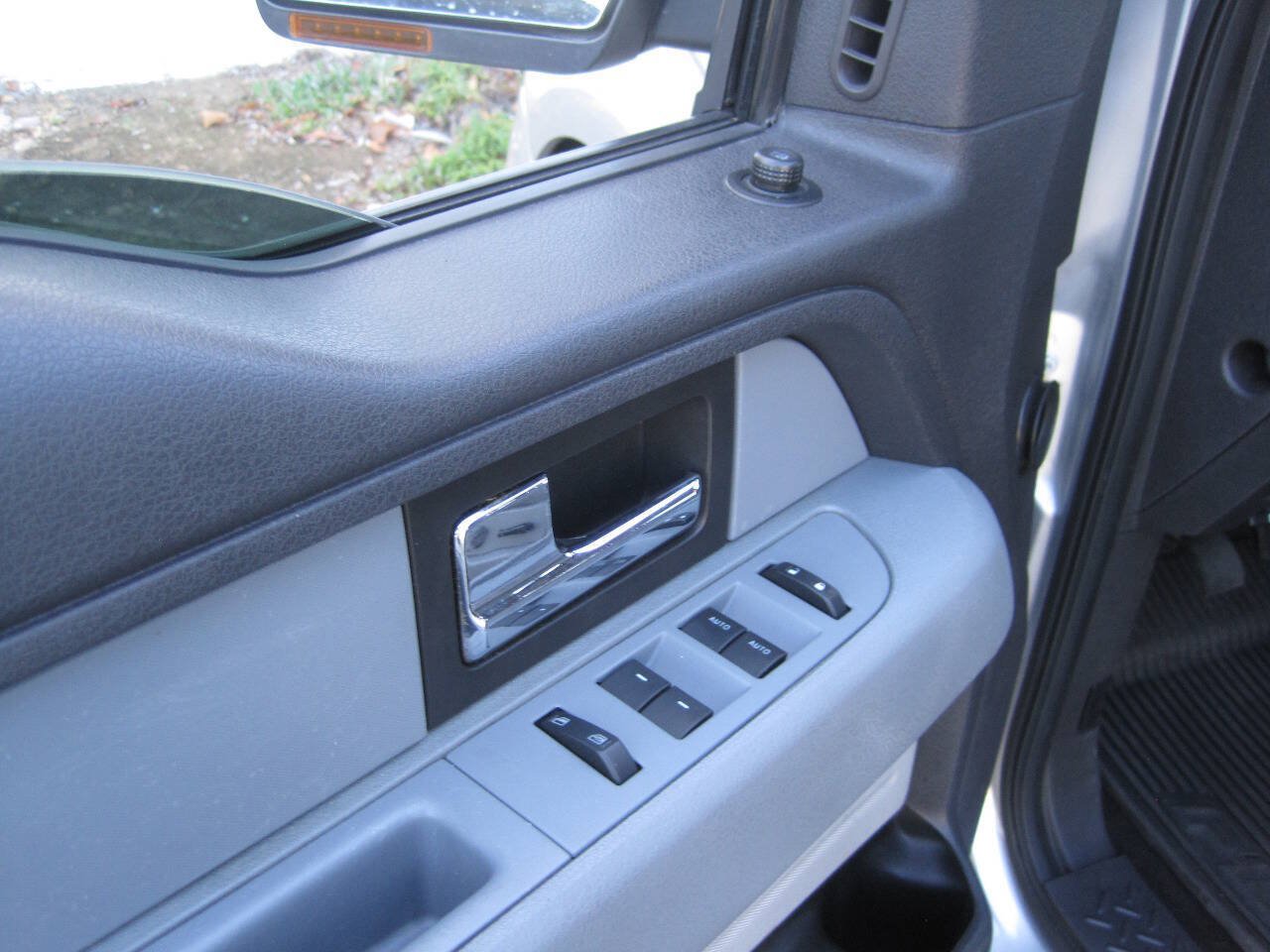 Used 2013 Ford F150 XLT w/ Luxury Equipment Group AWD/4WD image 21