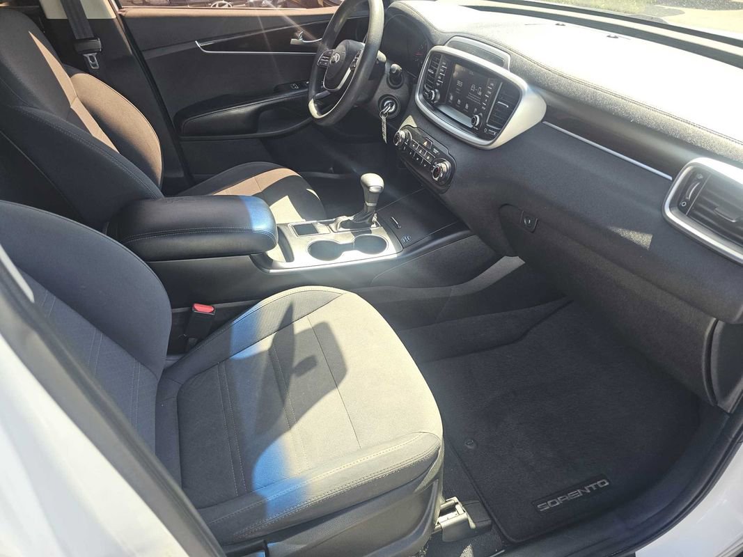 Used 2019 Kia Sorento LX image 22