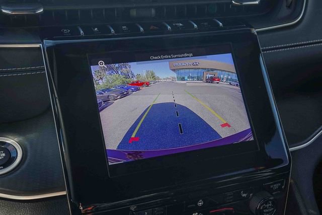 Used 2024 Jeep Grand Cherokee Altitude image 23