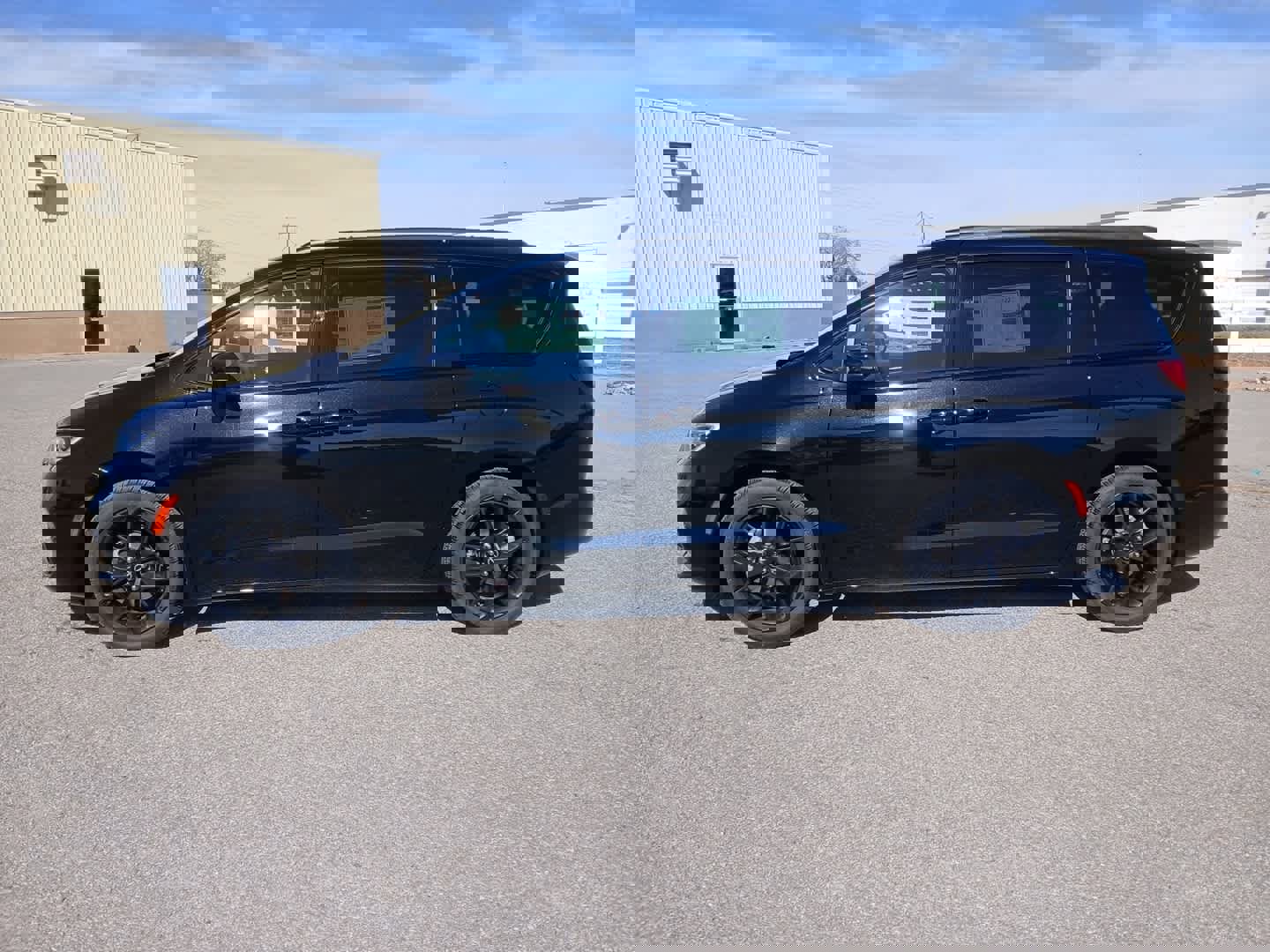 New 2026 Chrysler Pacifica Select w/ S Appearance Package image 3