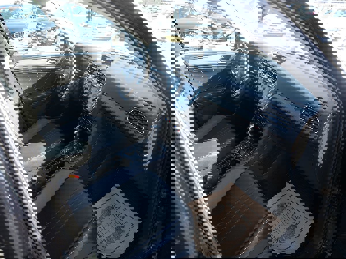 Used 2022 Volkswagen Tiguan SE image 15