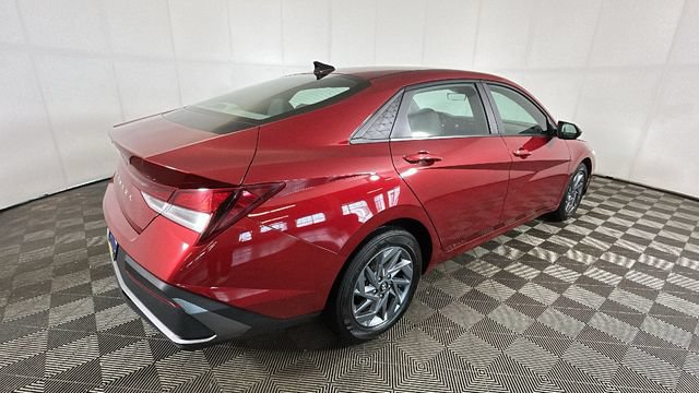 Certified 2024 Hyundai Elantra SEL FWD image 2