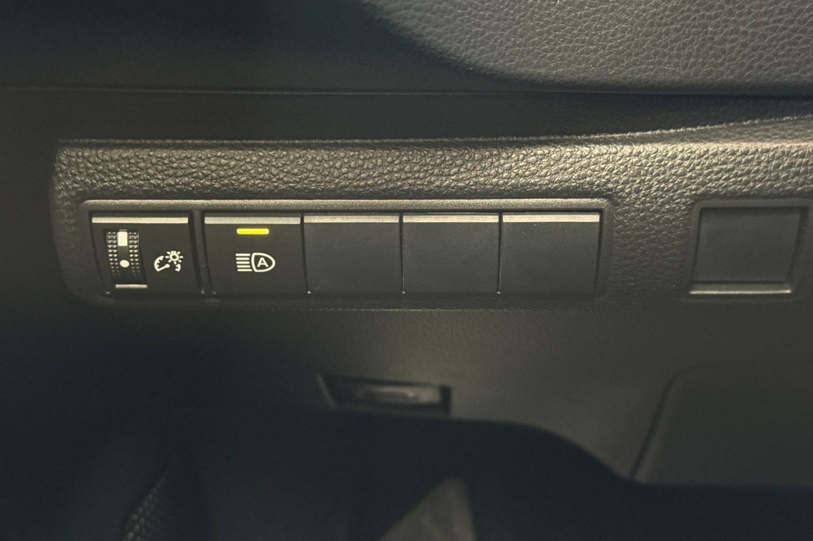 Certified 2021 Toyota Corolla LE image 31