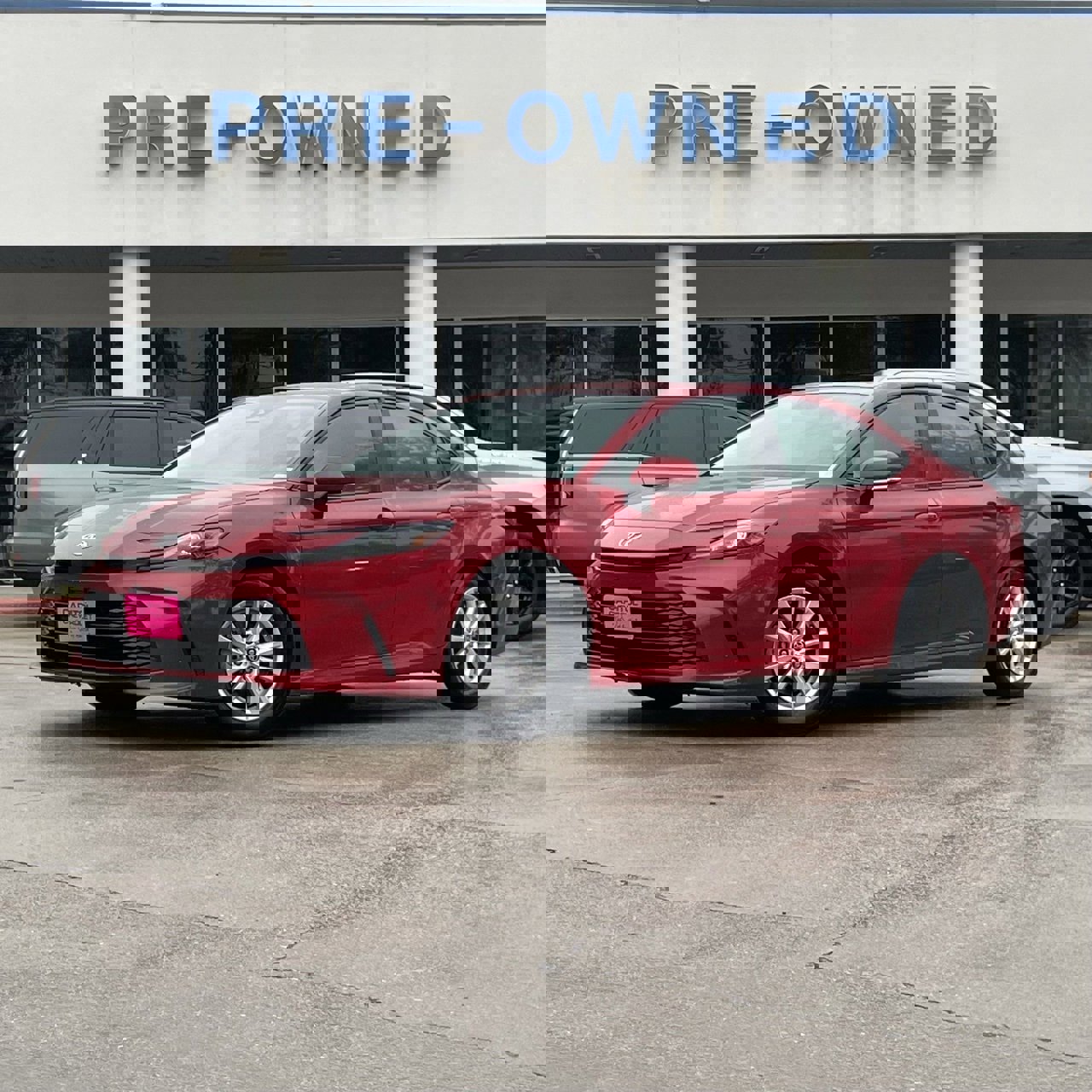 Used 2025 Toyota Camry LE image 2