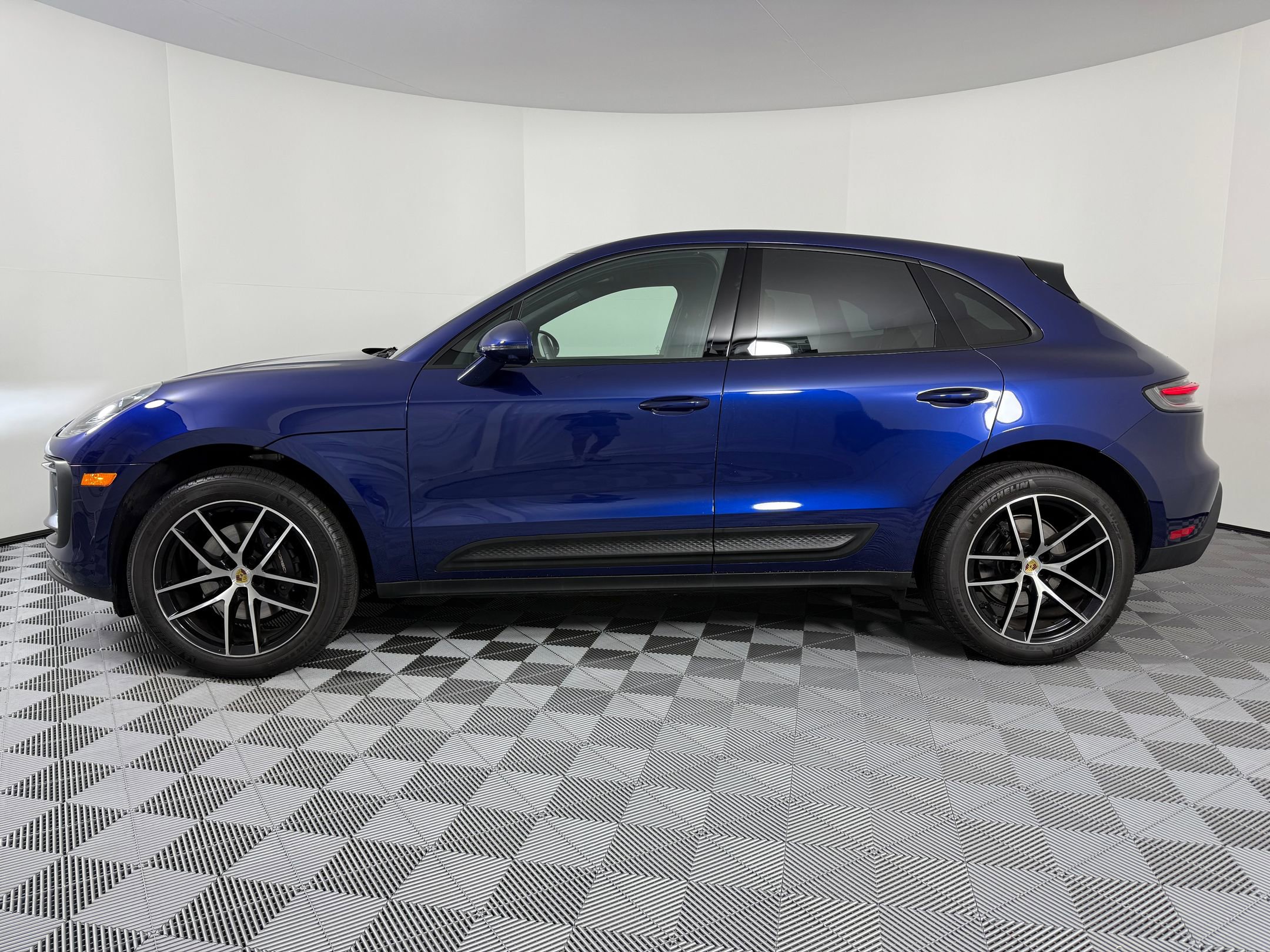 New 2025 Porsche Macan image 2
