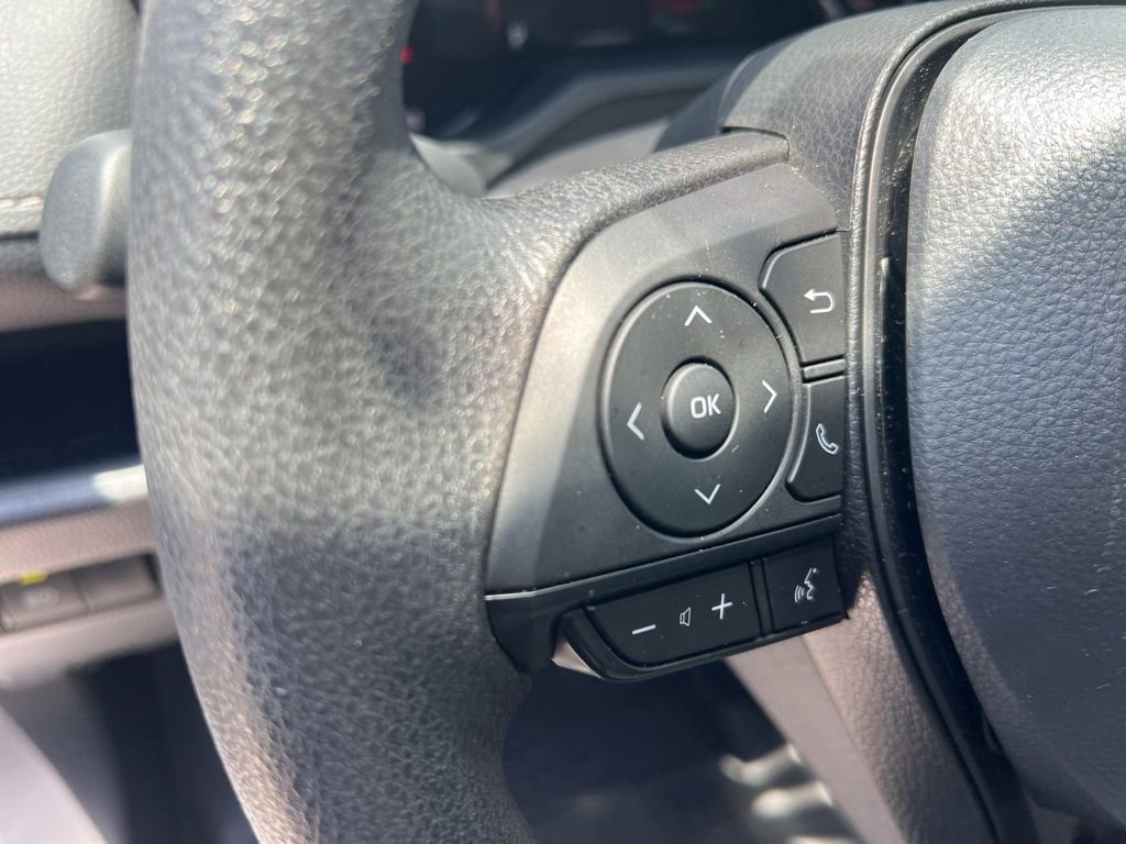 Used 2025 Toyota RAV4 XLE FWD image 45