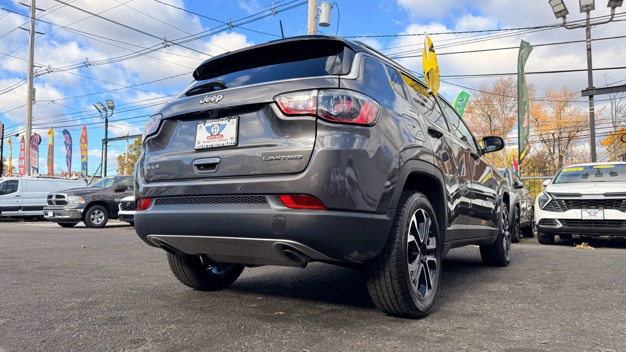 Used 2023 Jeep Compass Limited image 9