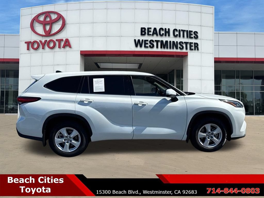 Used 2022 Toyota Highlander LE FWD image 13