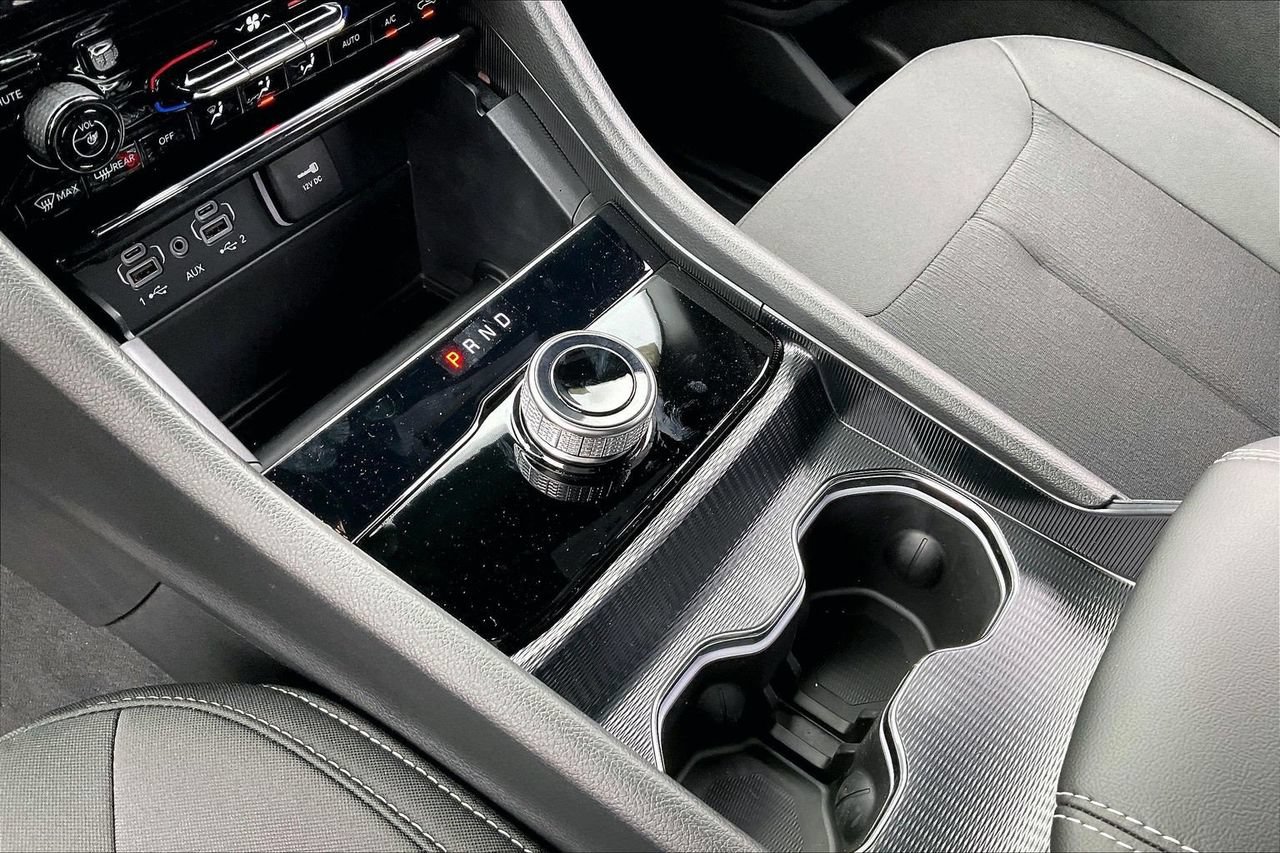 New 2027 Jeep Grand Cherokee Laredo RWD image 28