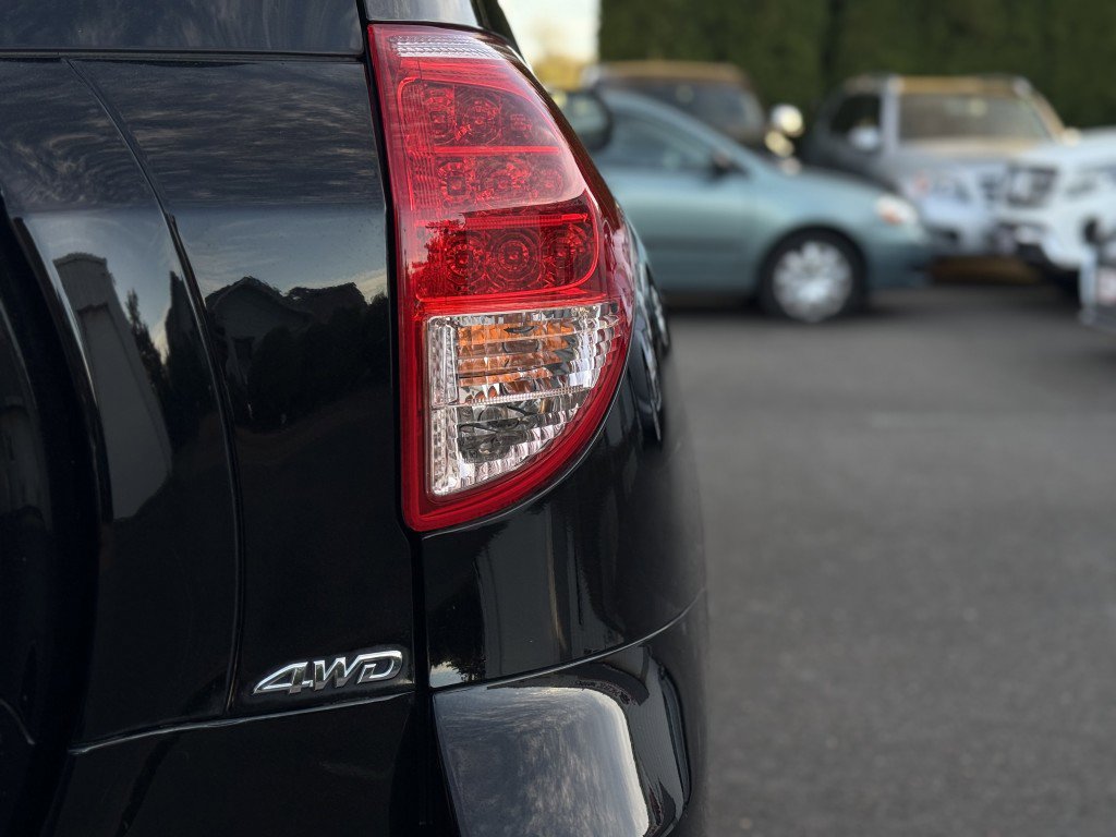 Used 2007 Toyota RAV4 Limited AWD/4WD image 25